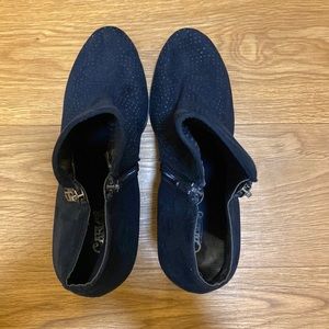 Fall booties! Lightly worn and very comfortable 💙